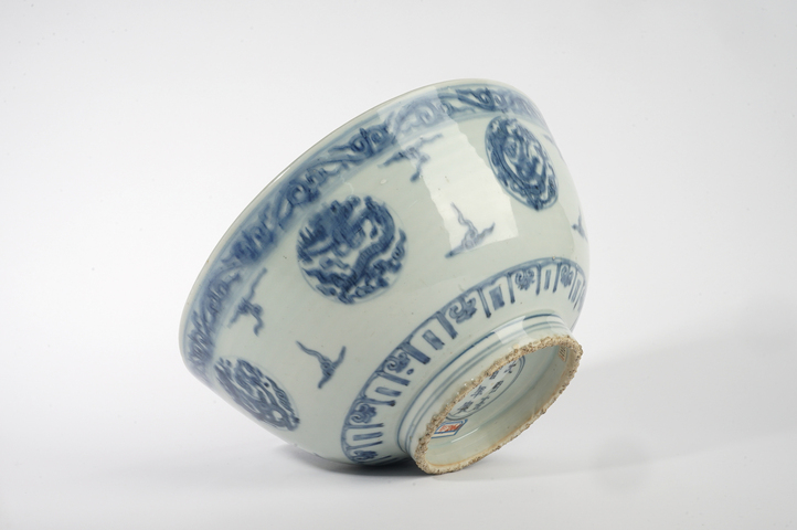 古玩陶瓷明晚期·青花團龍紋大碗真品鑒賞圖