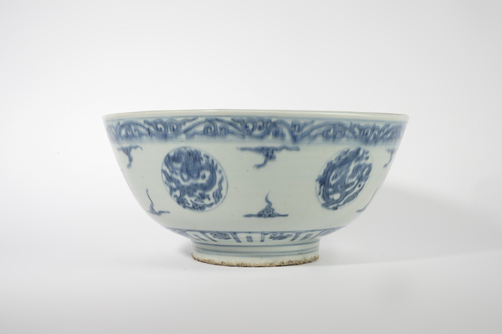 古玩陶瓷明晚期·青花團龍紋大碗真品鑒賞圖