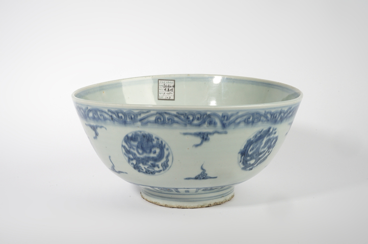 古玩陶瓷明晚期·青花團龍紋大碗真品鑒賞圖