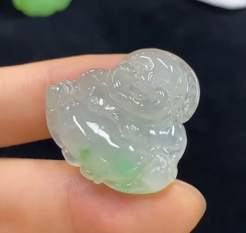 古玩玉器天然翡翠佛公題材掛件真品鑒賞圖