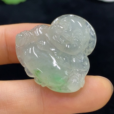 古玩玉器天然翡翠佛公題材掛件真品鑒賞圖