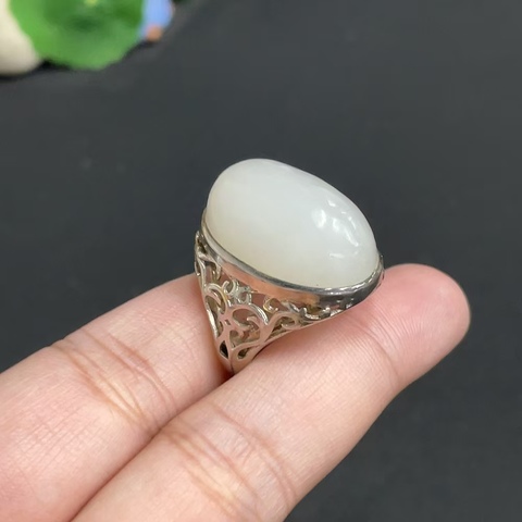 古玩玉器天然和田玉鑲嵌戒指真品鑒賞圖