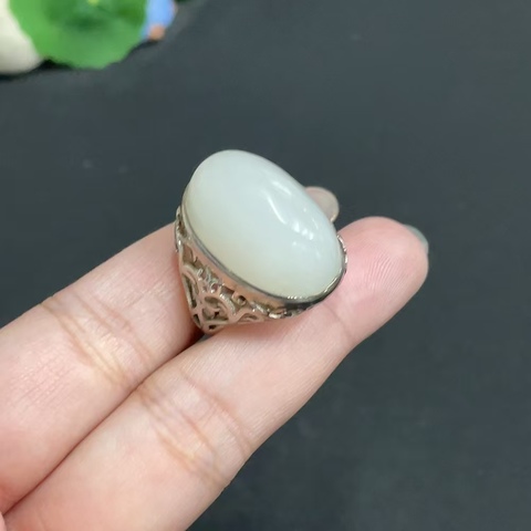 古玩玉器天然和田玉鑲嵌戒指真品鑒賞圖