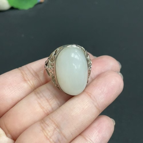 古玩玉器天然和田玉鑲嵌戒指真品鑒賞圖