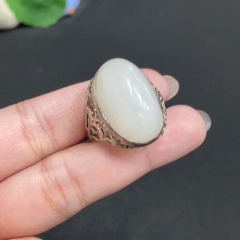 古玩玉器天然和田玉鑲嵌戒指真品鑒賞圖