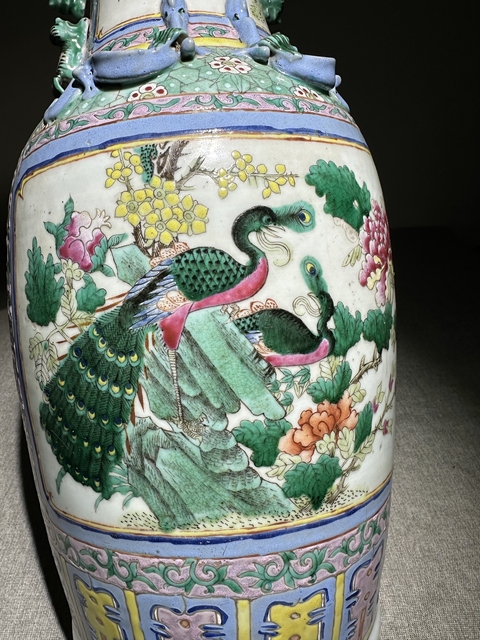 古玩陶瓷粉彩花鳥紋雙獅耳瓶真品鑒賞圖