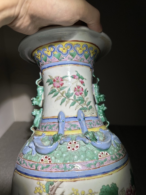 古玩陶瓷粉彩花鳥紋雙獅耳瓶真品鑒賞圖