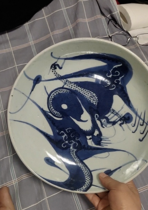 古玩陶瓷過墻龍紋青花盤真品鑒賞圖