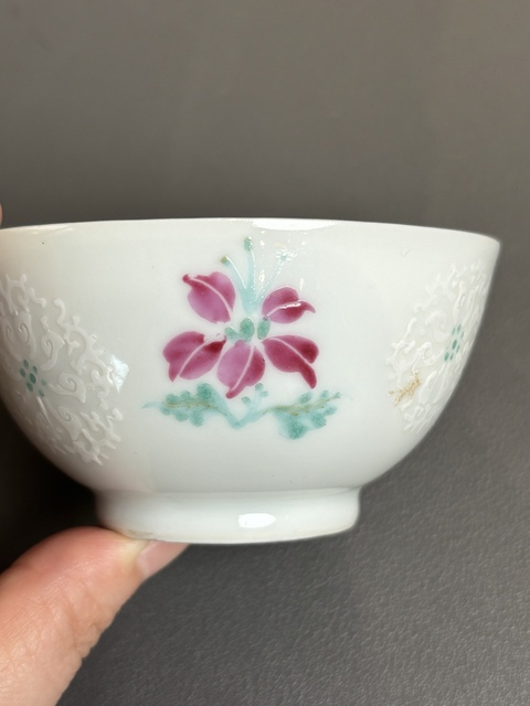 古玩陶瓷花卉紋小碗真品鑒賞圖