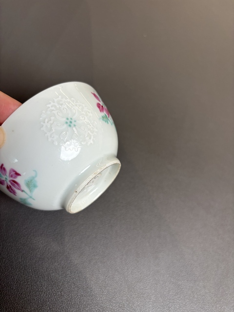 古玩陶瓷花卉紋小碗真品鑒賞圖