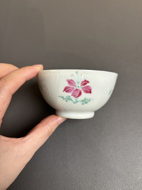 古玩陶瓷花卉紋小碗真品鑒賞圖