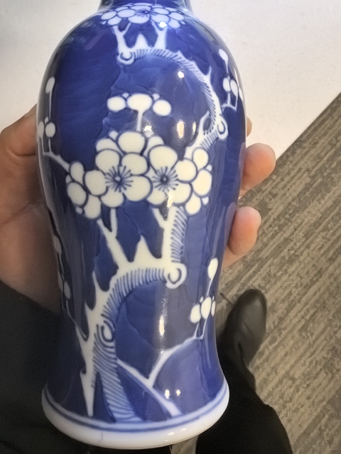 古玩陶瓷青花冰梅紋觀音瓶真品鑒賞圖