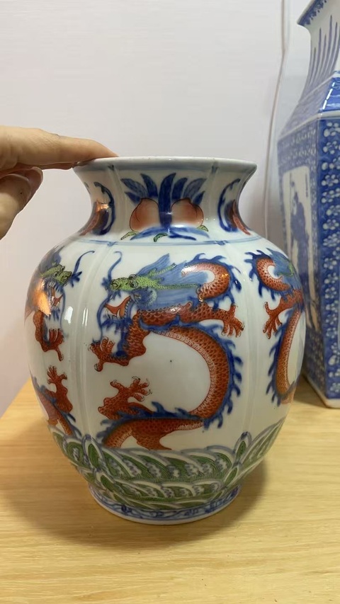 古玩陶瓷清晚期 青花五彩龍紋石榴尊真品鑒賞圖