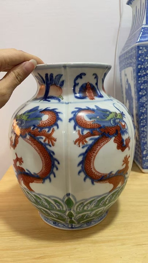 古玩陶瓷清晚期 青花五彩龍紋石榴尊真品鑒賞圖