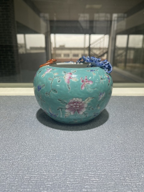 古玩陶瓷粉彩松石綠地折枝花卉盤龍水盂真品鑒賞圖