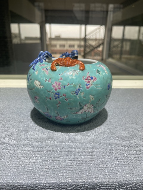 古玩陶瓷粉彩松石綠地折枝花卉盤龍水盂真品鑒賞圖
