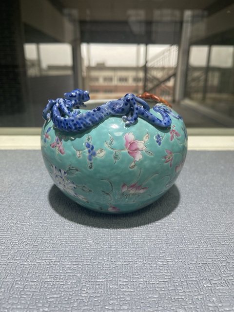 古玩陶瓷粉彩松石綠地折枝花卉盤龍水盂真品鑒賞圖