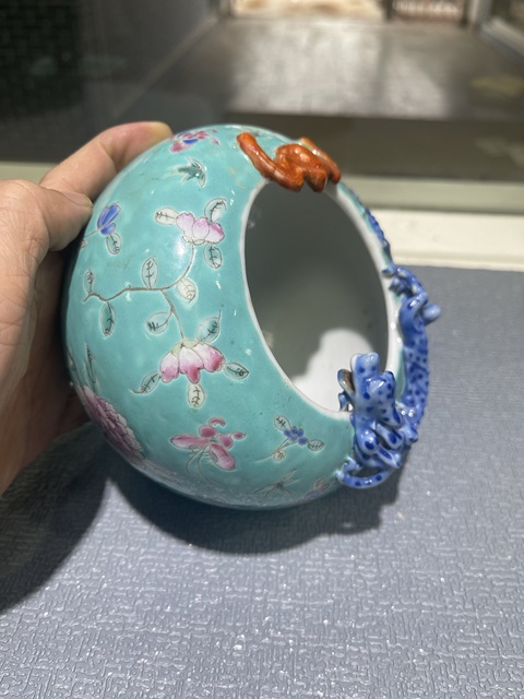 古玩陶瓷粉彩松石綠地折枝花卉盤龍水盂真品鑒賞圖