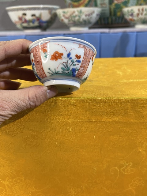 古玩陶瓷五彩花卉杯真品鑒賞圖