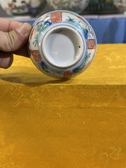 古玩陶瓷五彩花卉杯真品鑒賞圖