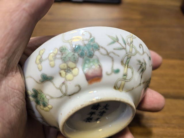 古玩陶瓷竹蝶癩瓜紋粉彩盤真品鑒賞圖