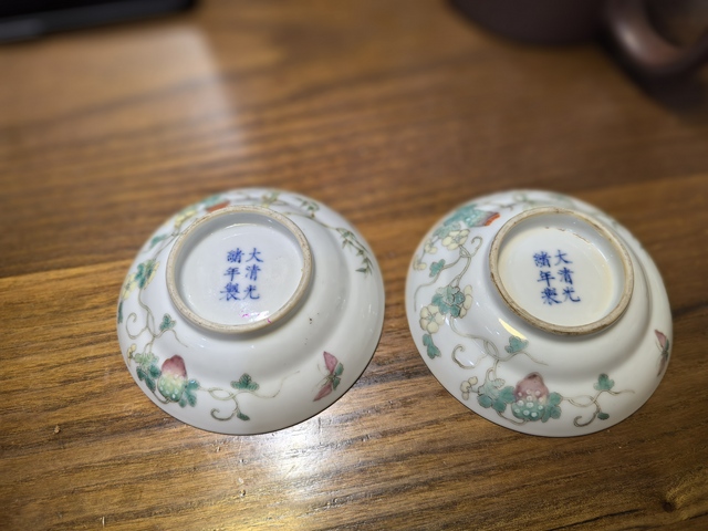 古玩陶瓷竹蝶癩瓜紋粉彩盤真品鑒賞圖