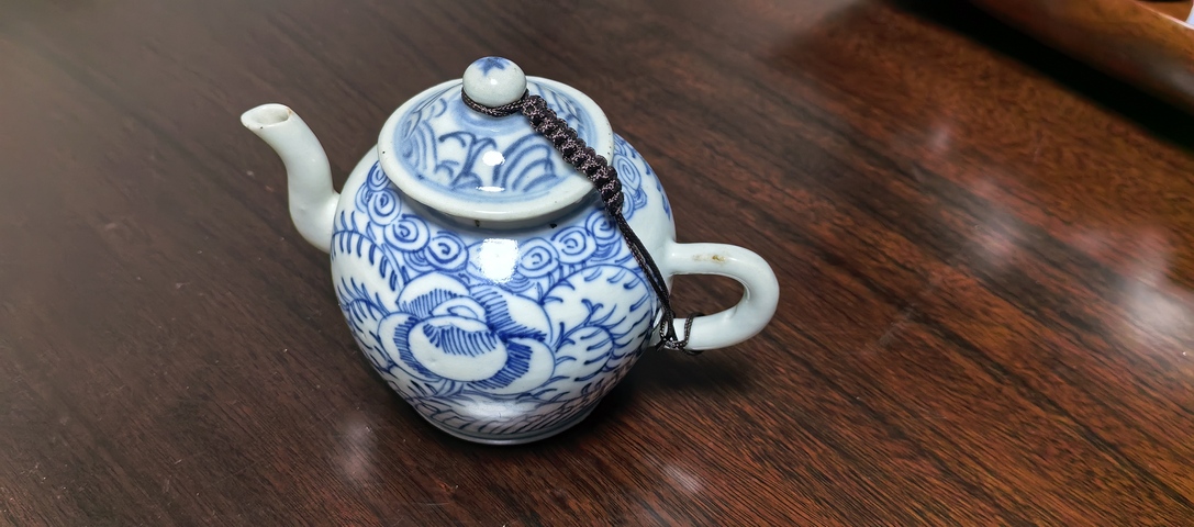 古玩陶瓷花卉紋青花執壺真品鑒賞圖