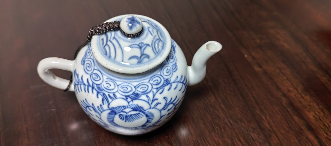 古玩陶瓷花卉紋青花執壺真品鑒賞圖