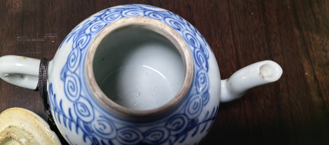 古玩陶瓷花卉紋青花執壺真品鑒賞圖