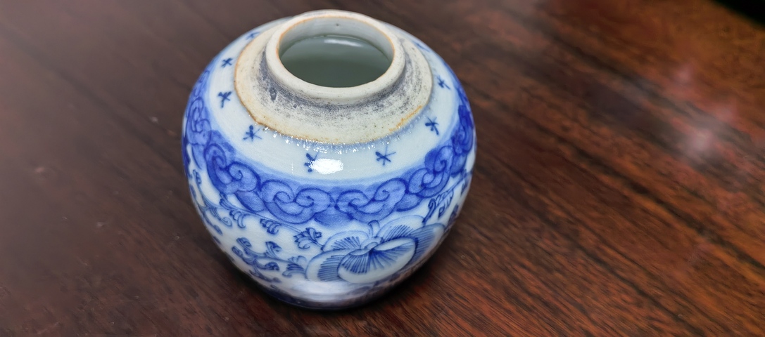 古玩陶瓷青花花卉紋喜字罐真品鑒賞圖