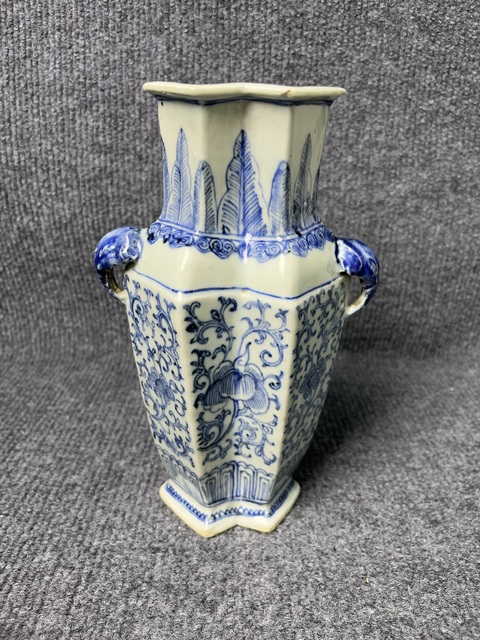 古玩陶瓷青花纏枝芭蕉紋雙勝瓶真品鑒賞圖