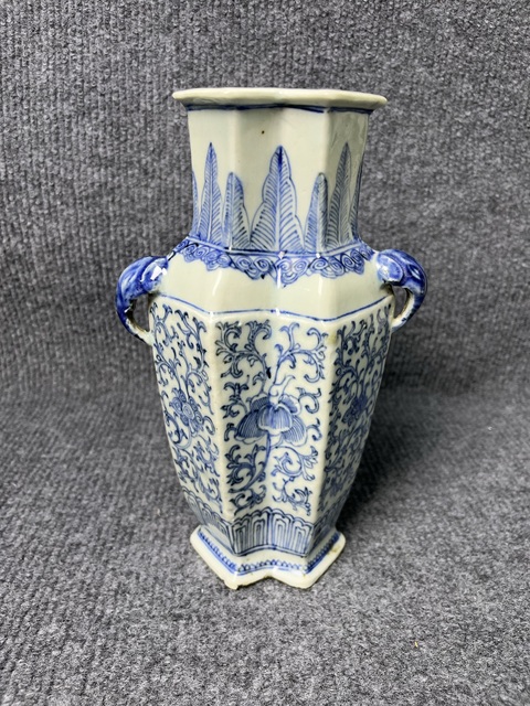 古玩陶瓷青花纏枝芭蕉紋雙勝瓶真品鑒賞圖