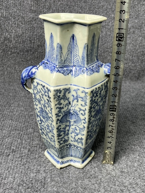 古玩陶瓷青花纏枝芭蕉紋雙勝瓶真品鑒賞圖