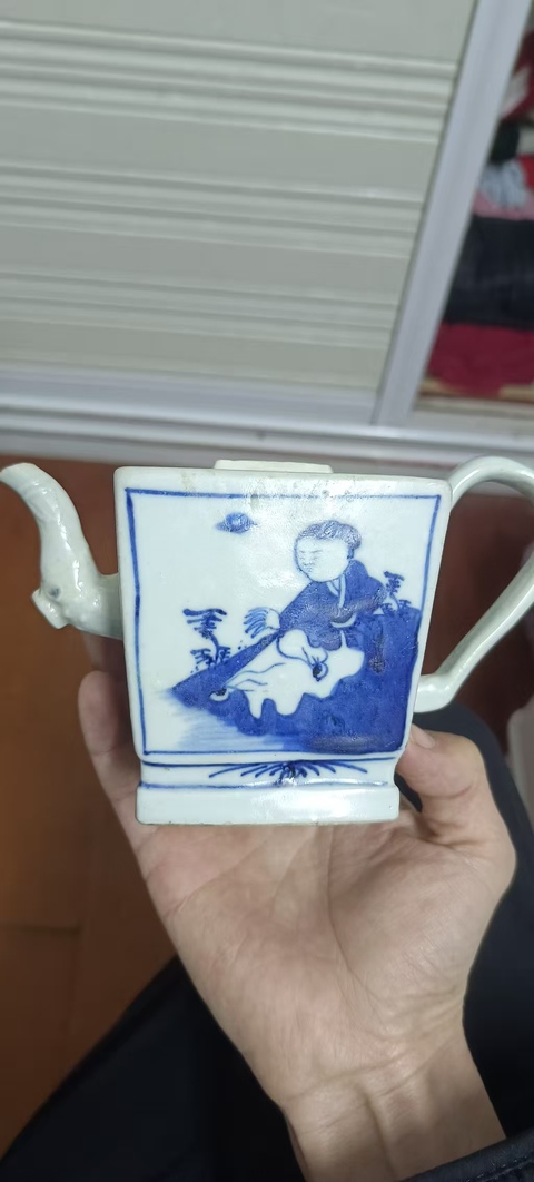 古玩陶瓷青花人物四方茶壺真品鑒賞圖