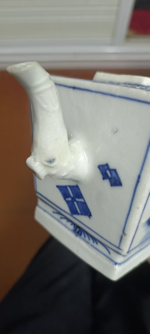 古玩陶瓷青花人物四方茶壺真品鑒賞圖