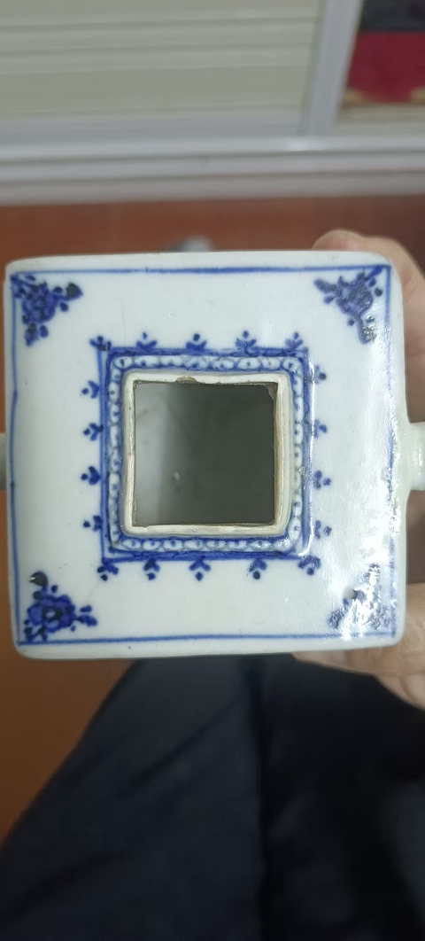 古玩陶瓷青花人物四方茶壺真品鑒賞圖