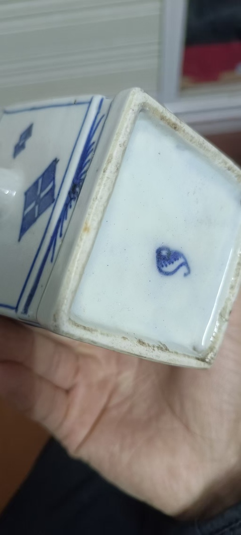 古玩陶瓷青花人物四方茶壺真品鑒賞圖