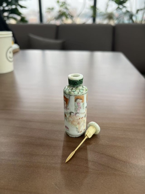 古玩陶瓷春宮圖鼻煙壺真品鑒賞圖