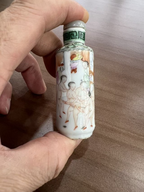 古玩陶瓷春宮圖鼻煙壺真品鑒賞圖