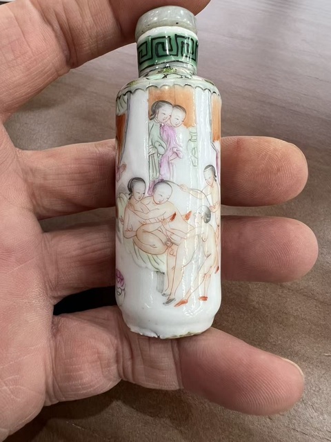 古玩陶瓷春宮圖鼻煙壺真品鑒賞圖