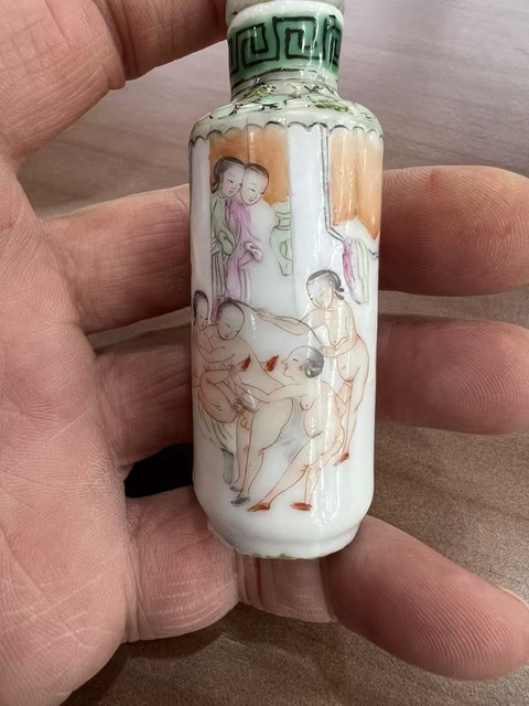 古玩陶瓷春宮圖鼻煙壺真品鑒賞圖