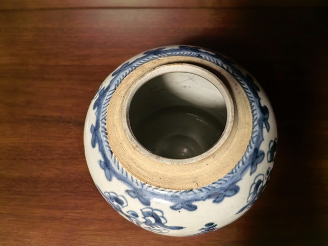 古玩陶瓷花間壽字紋青花罐真品鑒賞圖