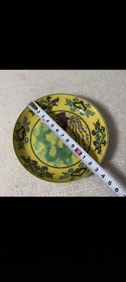 古玩陶瓷黃地素三彩盤真品鑒賞圖