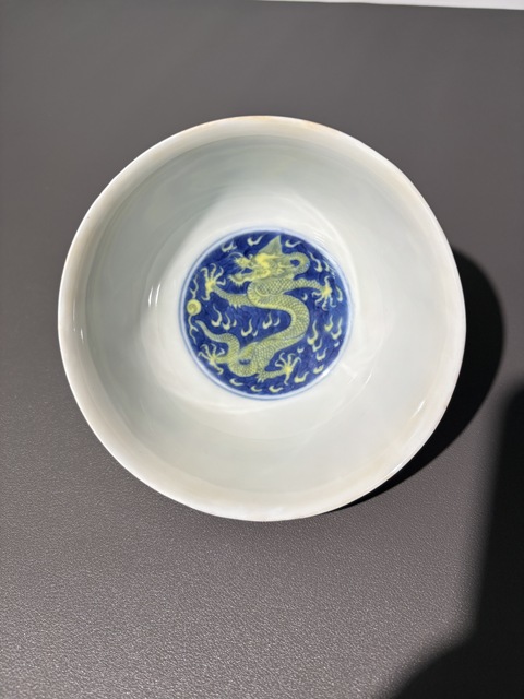 古玩陶瓷青花加彩龍紋碗真品鑒賞圖