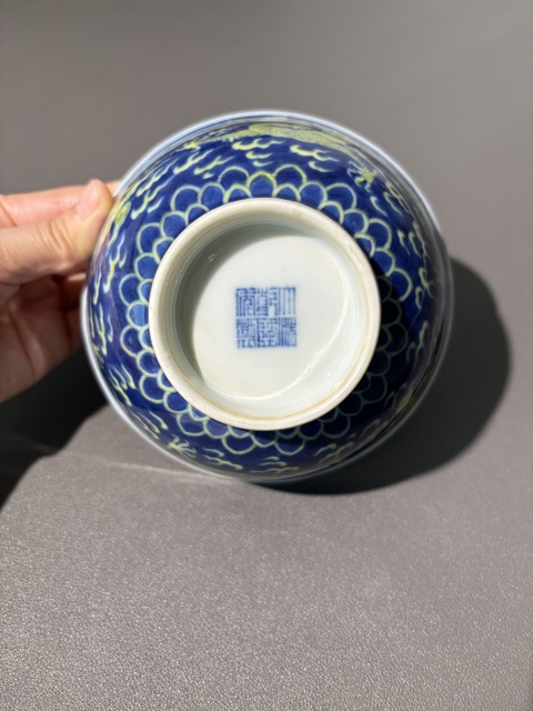 古玩陶瓷青花加彩龍紋碗真品鑒賞圖