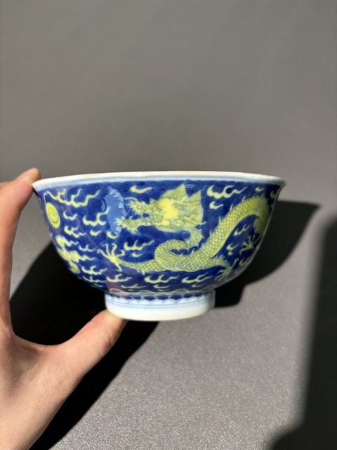 古玩陶瓷青花加彩龍紋碗真品鑒賞圖