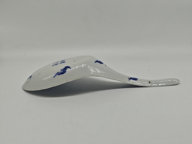 古玩陶瓷青花滿池嬌紋湯勺真品鑒賞圖