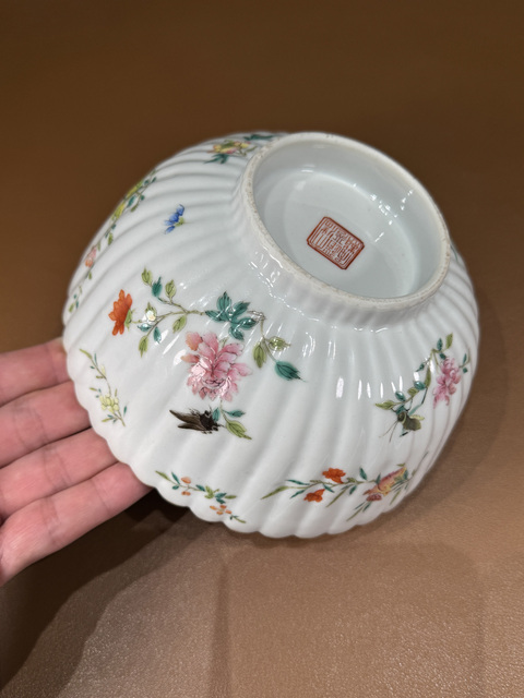 古玩陶瓷清道光 粉彩蟲草紋瓜棱碗真品鑒賞圖