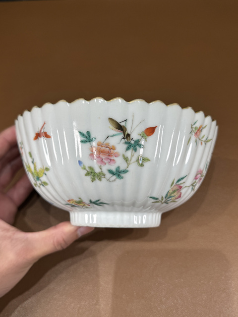 古玩陶瓷清道光 粉彩蟲草紋瓜棱碗真品鑒賞圖