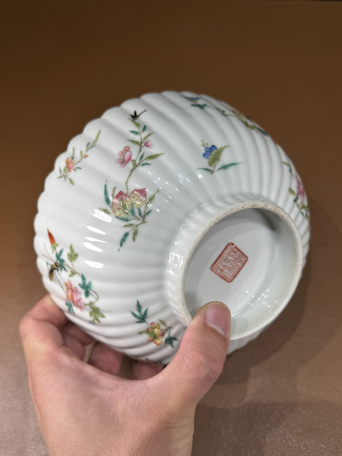 古玩陶瓷清道光 粉彩蟲草紋瓜棱碗真品鑒賞圖